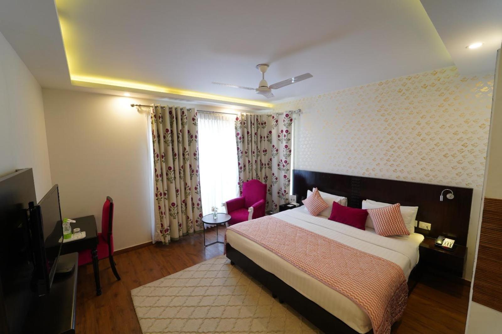 Rockland Hotel, C.R Park New Delhi Bagian luar foto