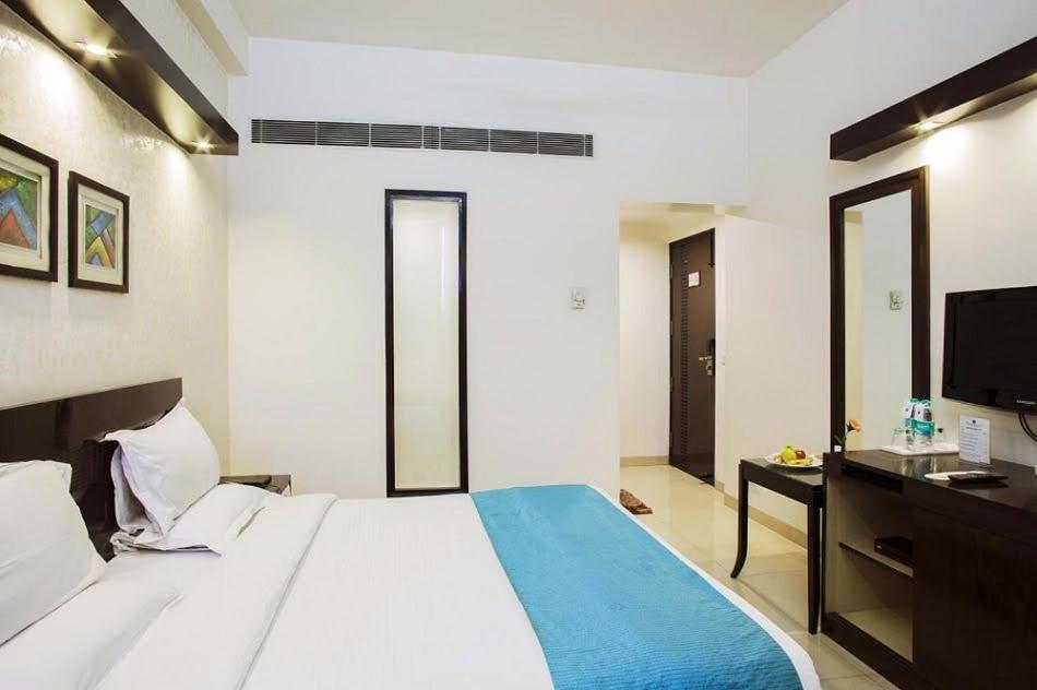 Rockland Hotel, C.R Park New Delhi Bagian luar foto