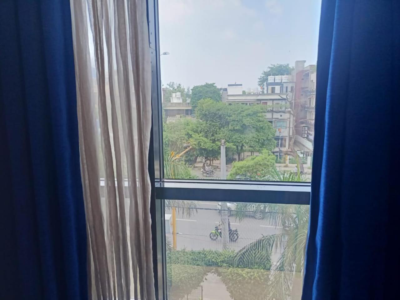 Rockland Hotel, C.R Park New Delhi Bagian luar foto