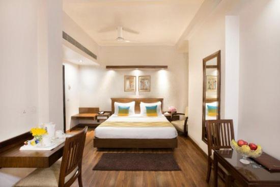 Rockland Hotel, C.R Park New Delhi Bagian luar foto