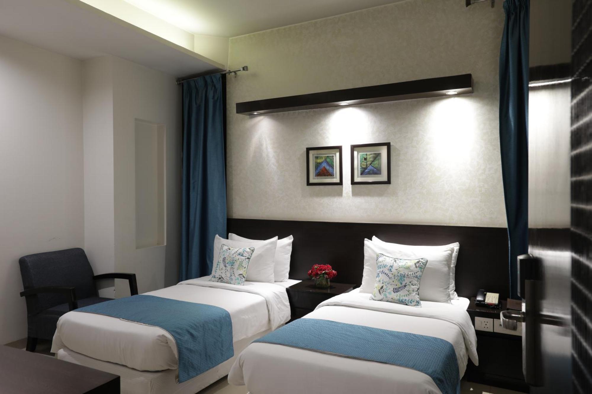 Rockland Hotel, C.R Park New Delhi Bagian luar foto