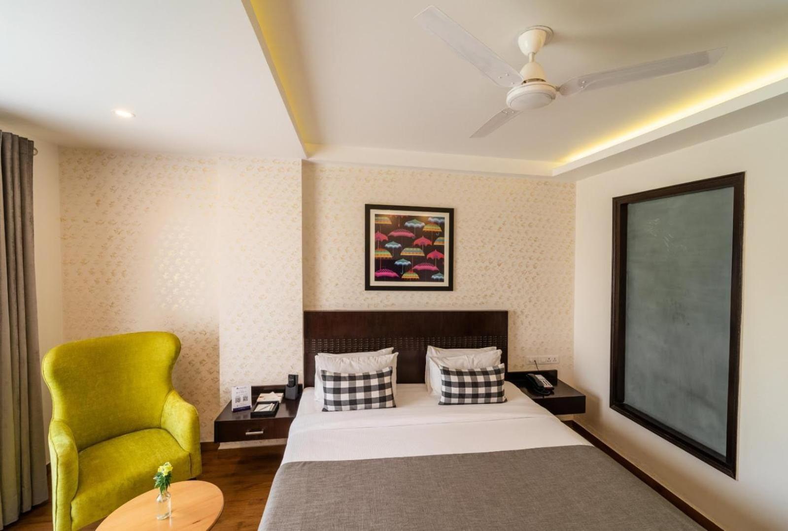 Rockland Hotel, C.R Park New Delhi Bagian luar foto