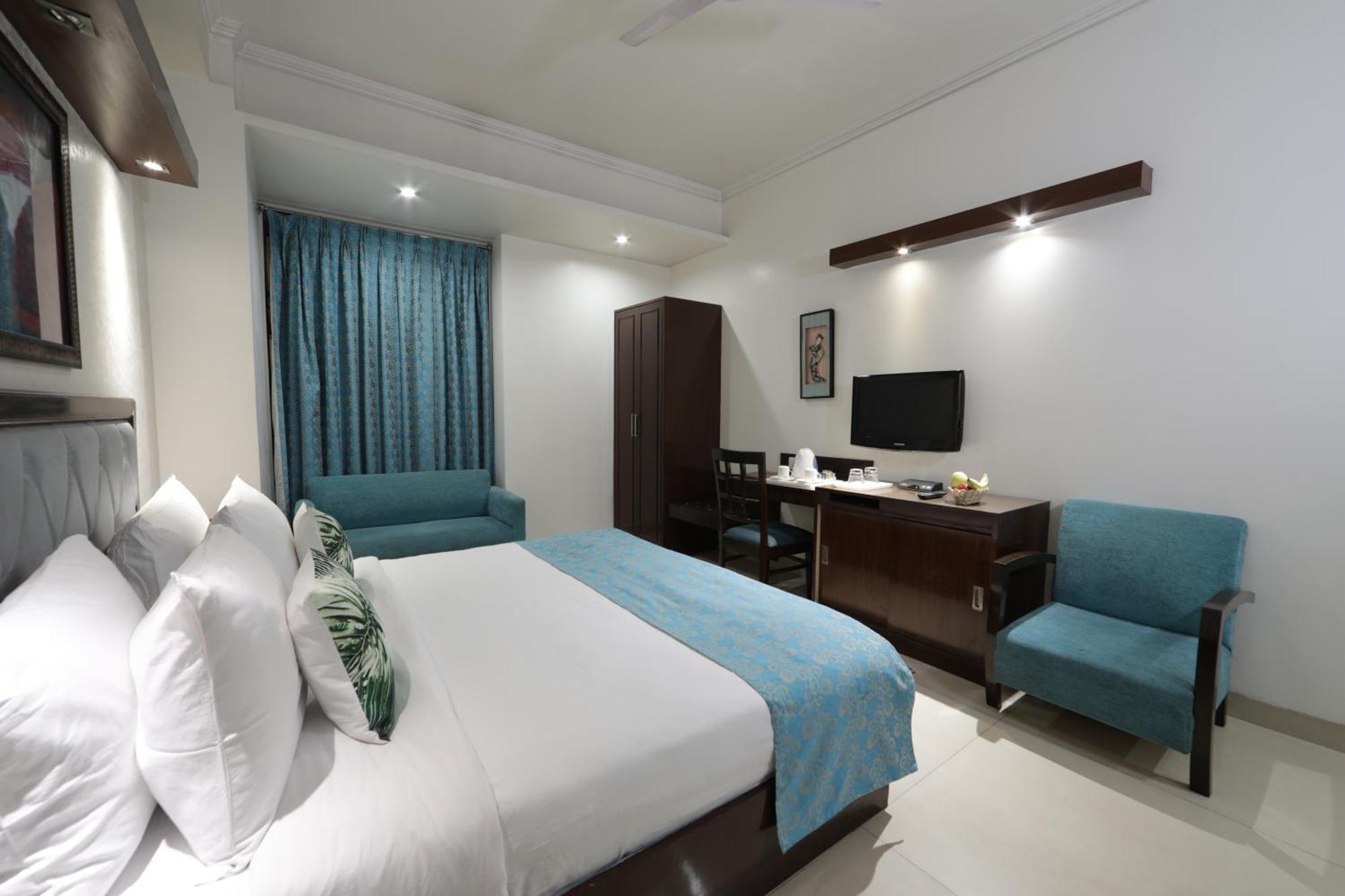 Rockland Hotel, C.R Park New Delhi Bagian luar foto