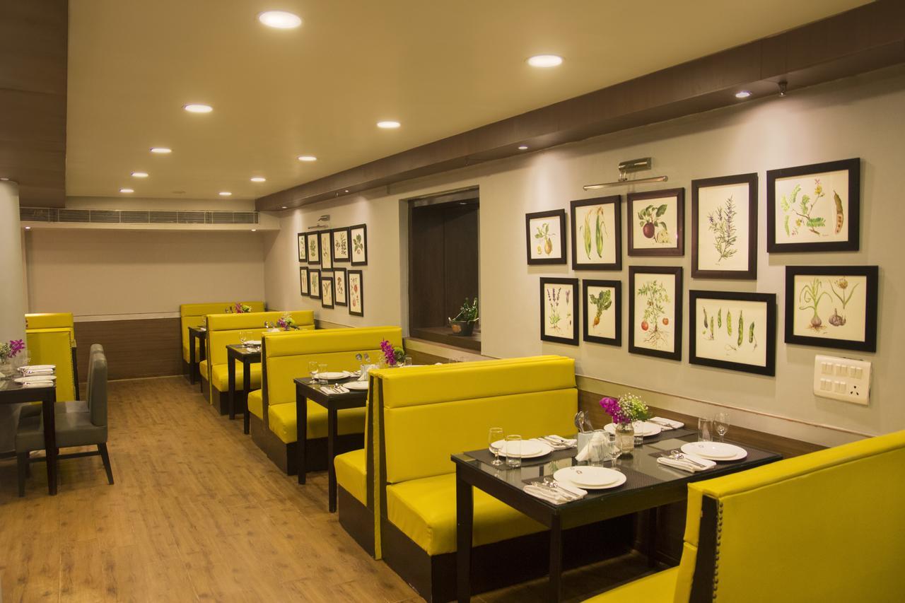 Rockland Hotel, C.R Park New Delhi Bagian luar foto