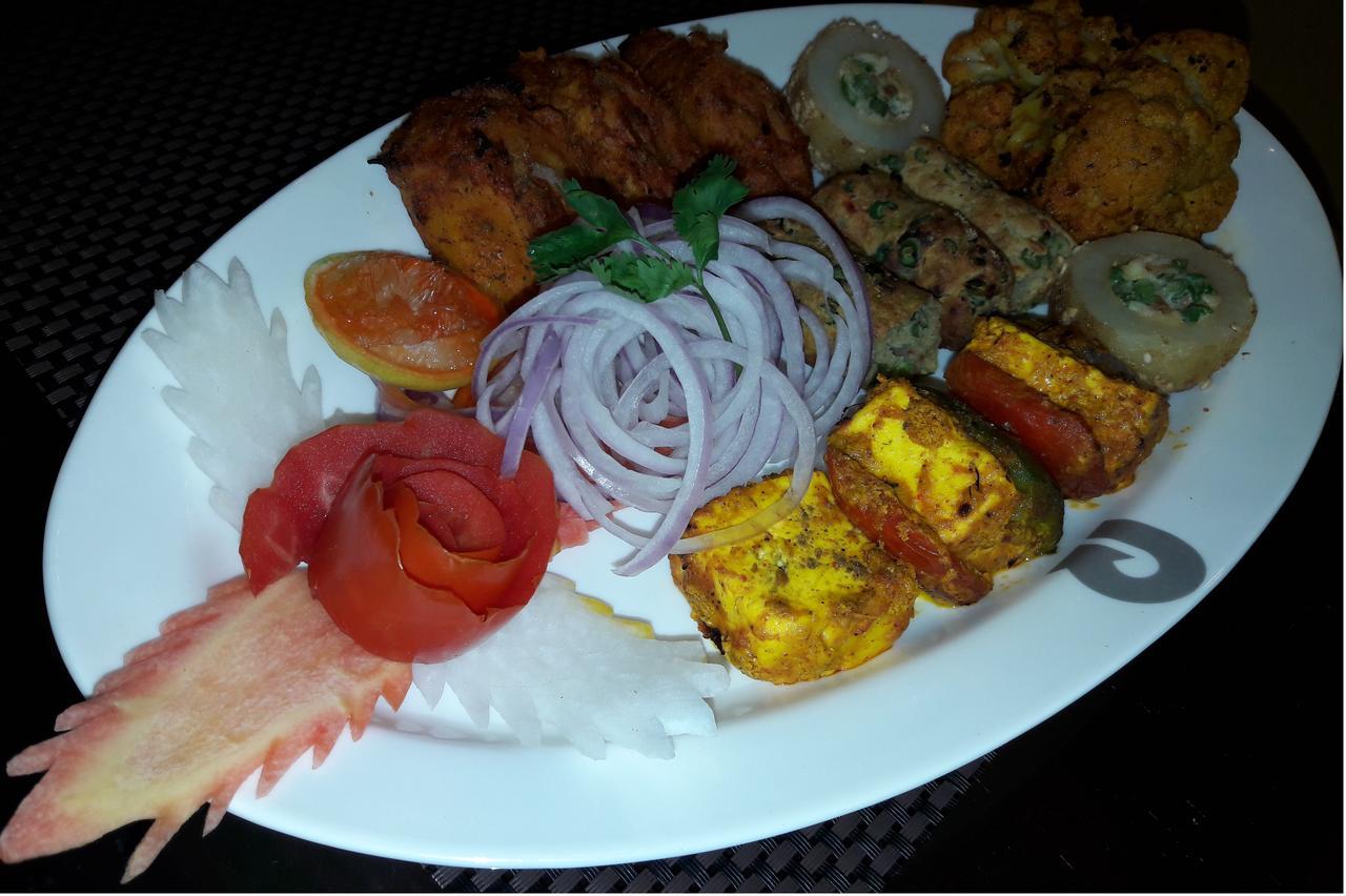 Rockland Hotel, C.R Park New Delhi Bagian luar foto
