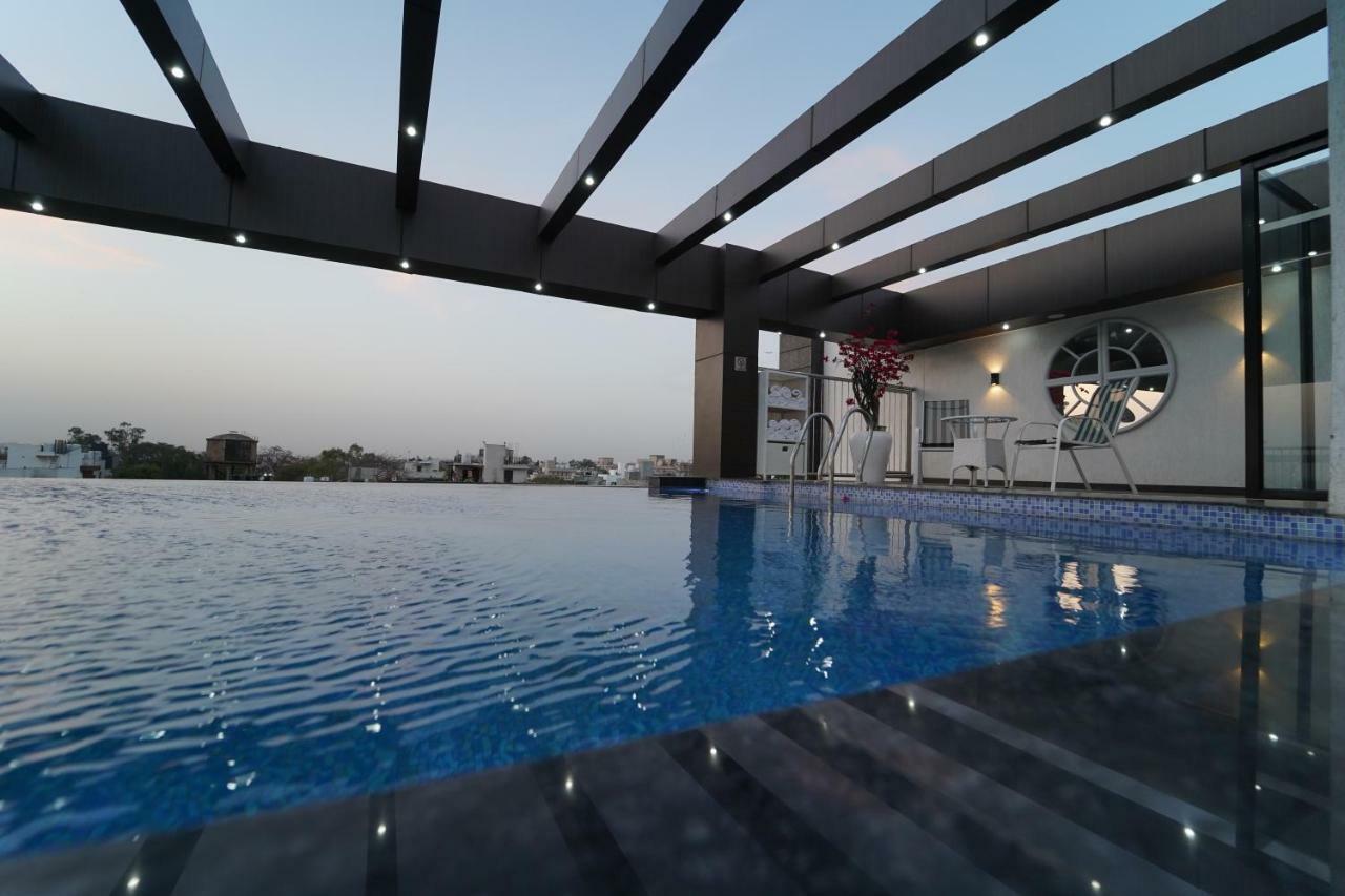 Rockland Hotel, C.R Park New Delhi Bagian luar foto