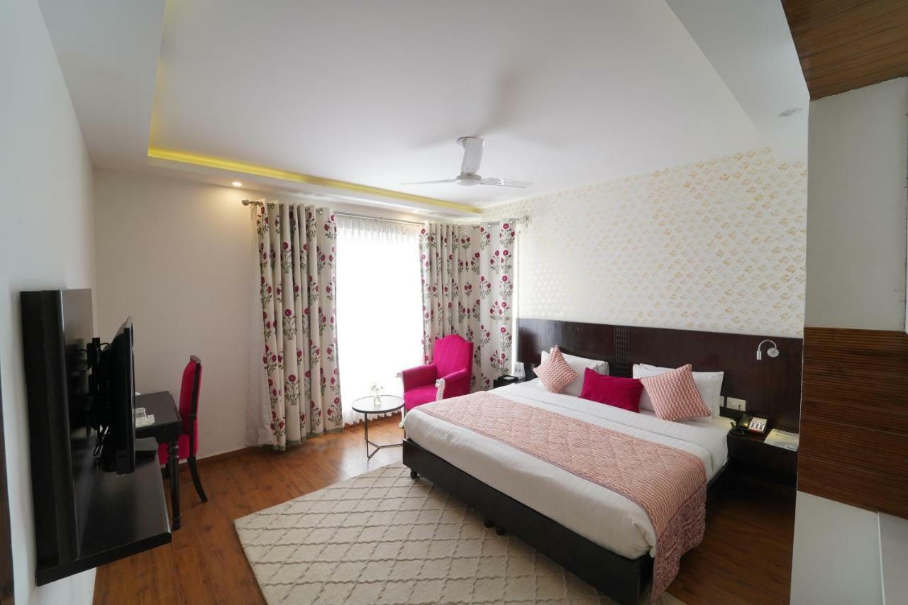 Rockland Hotel, C.R Park New Delhi Bagian luar foto