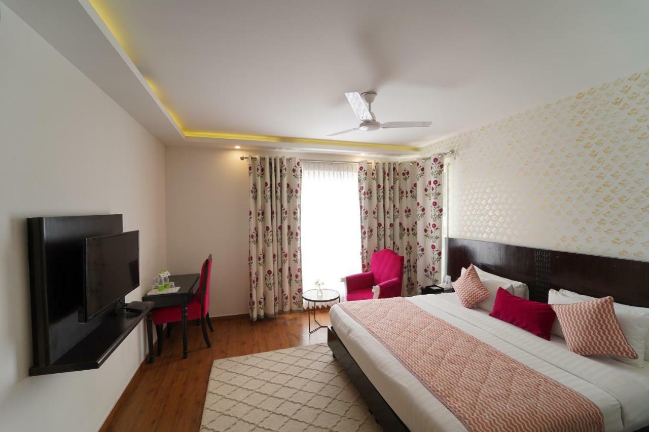 Rockland Hotel, C.R Park New Delhi Bagian luar foto