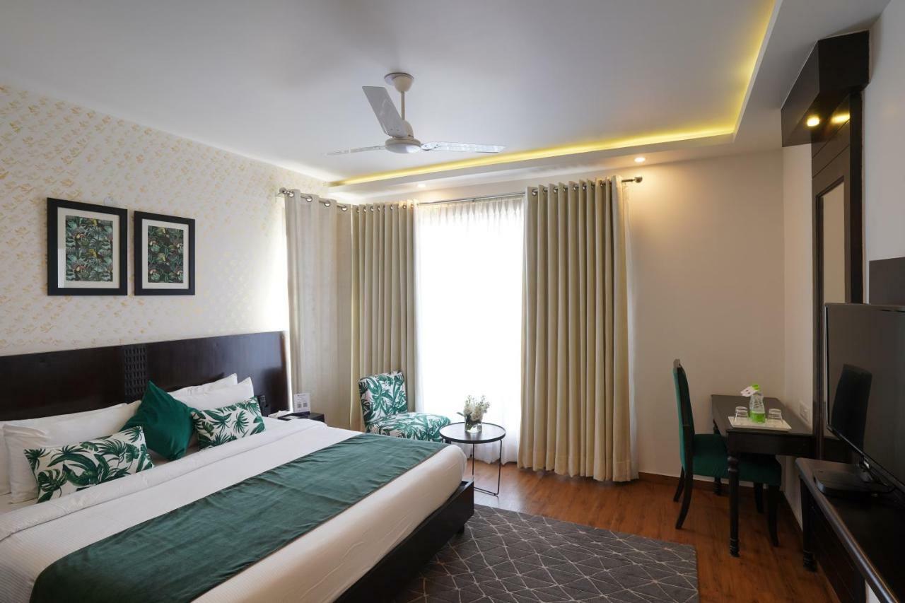 Rockland Hotel, C.R Park New Delhi Bagian luar foto